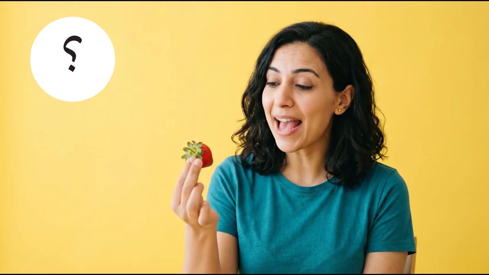 المُدرِّسة ماسكة فراولة وبتسأل لونها إيه
